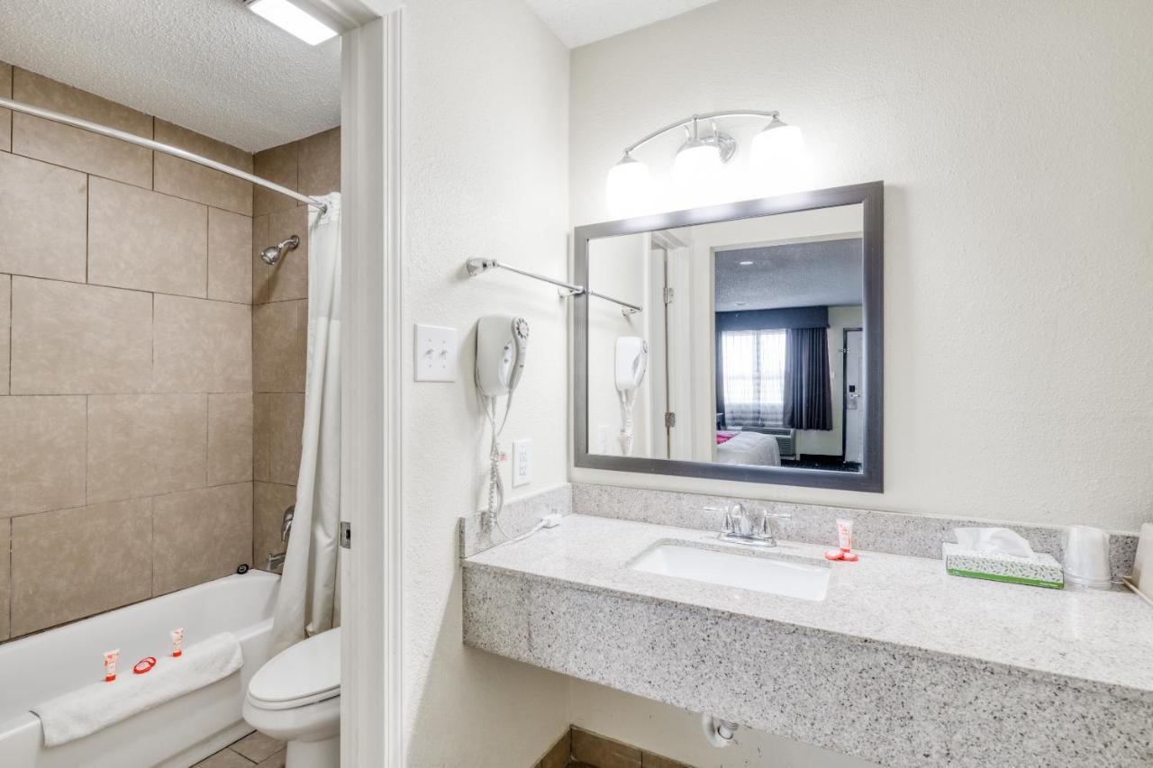 Oyo Hotel Rosenberg Tx I-69 エクステリア 写真