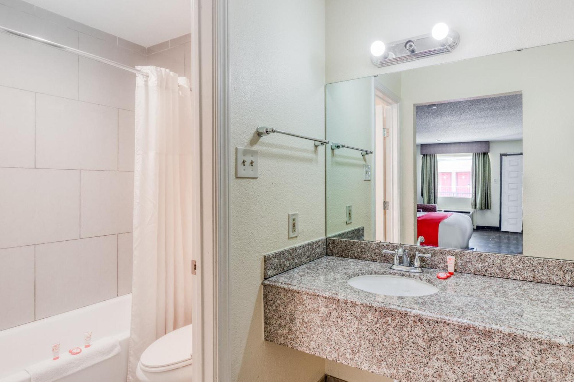 Oyo Hotel Rosenberg Tx I-69 エクステリア 写真